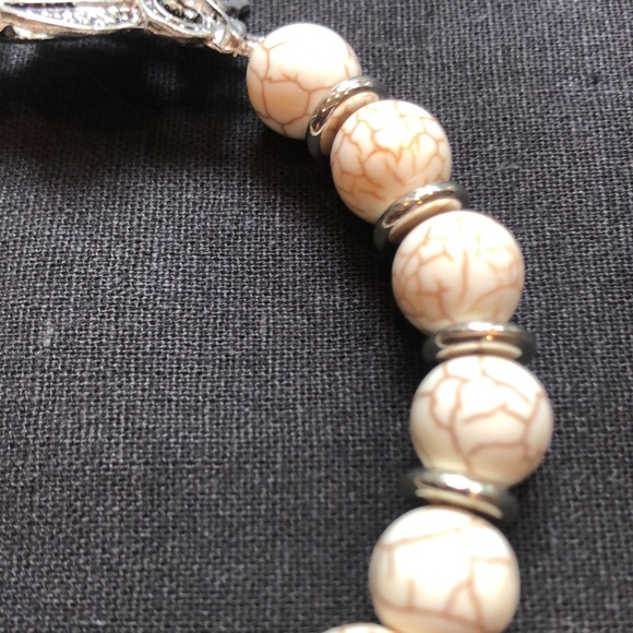 NEW Unique Owl charm & bead bracelet Cream/Tan color beads silver tone accents - Picture 8 of 11